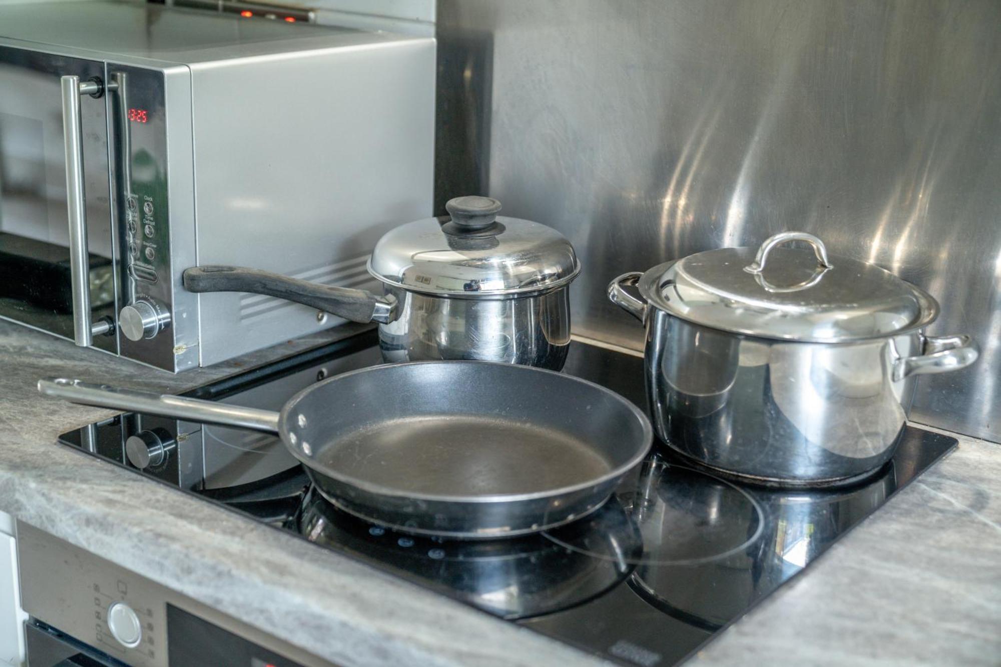 Modern & Spacious Canary Wharf Apartment, Prime Location, Balcony, Near O2, Excel, Airport & Greenwich * Londra