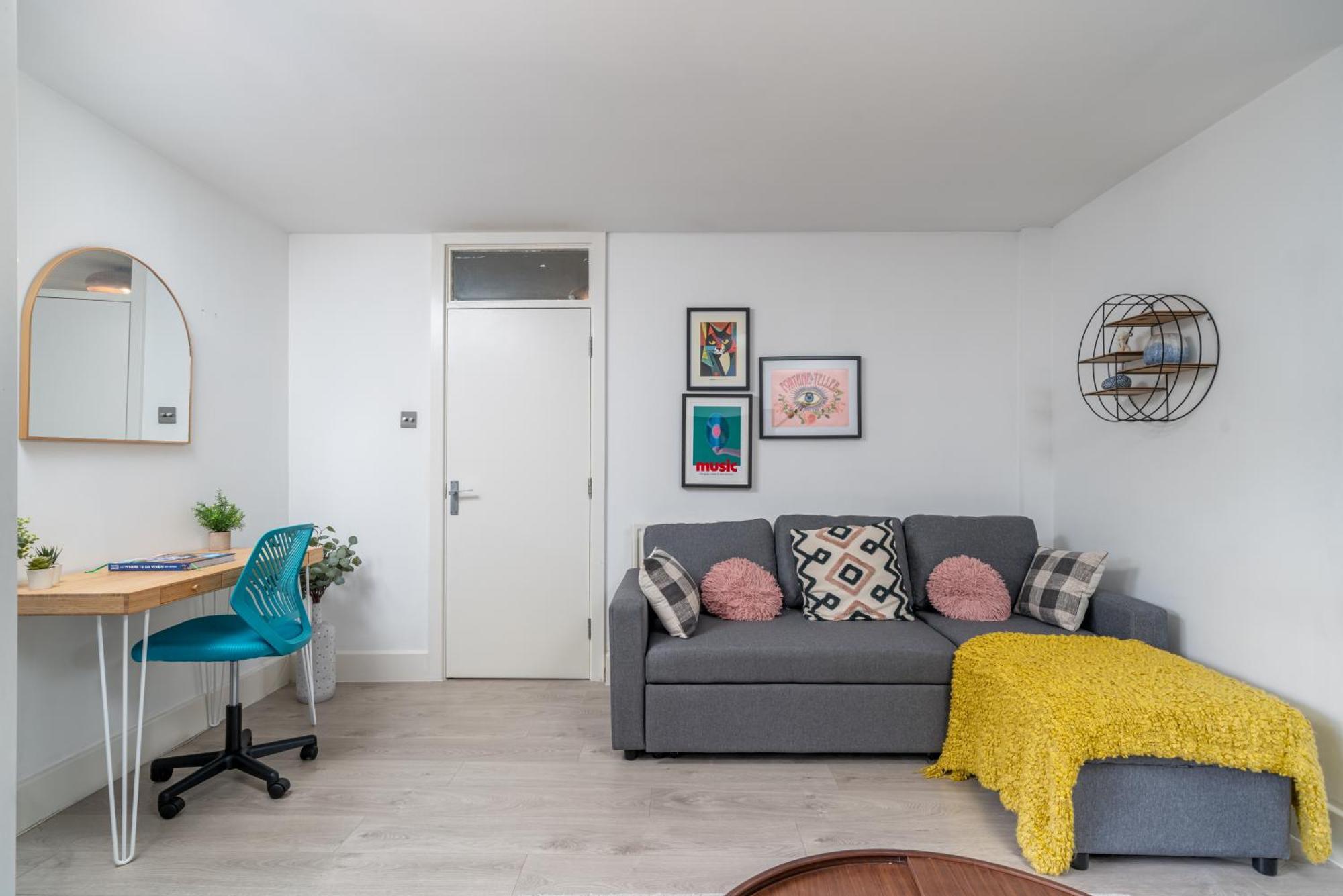 Modern & Spacious Canary Wharf Apartment, Prime Location, Balcony, Near O2, Excel, Airport & Greenwich * Londra