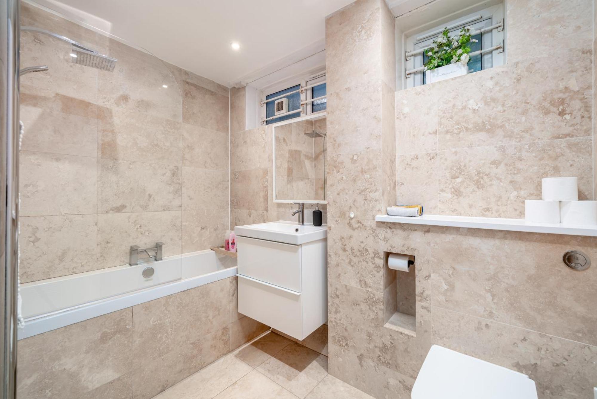 Modern & Spacious Canary Wharf Apartment, Prime Location, Balcony, Near O2, Excel, Airport & Greenwich Appartamento *