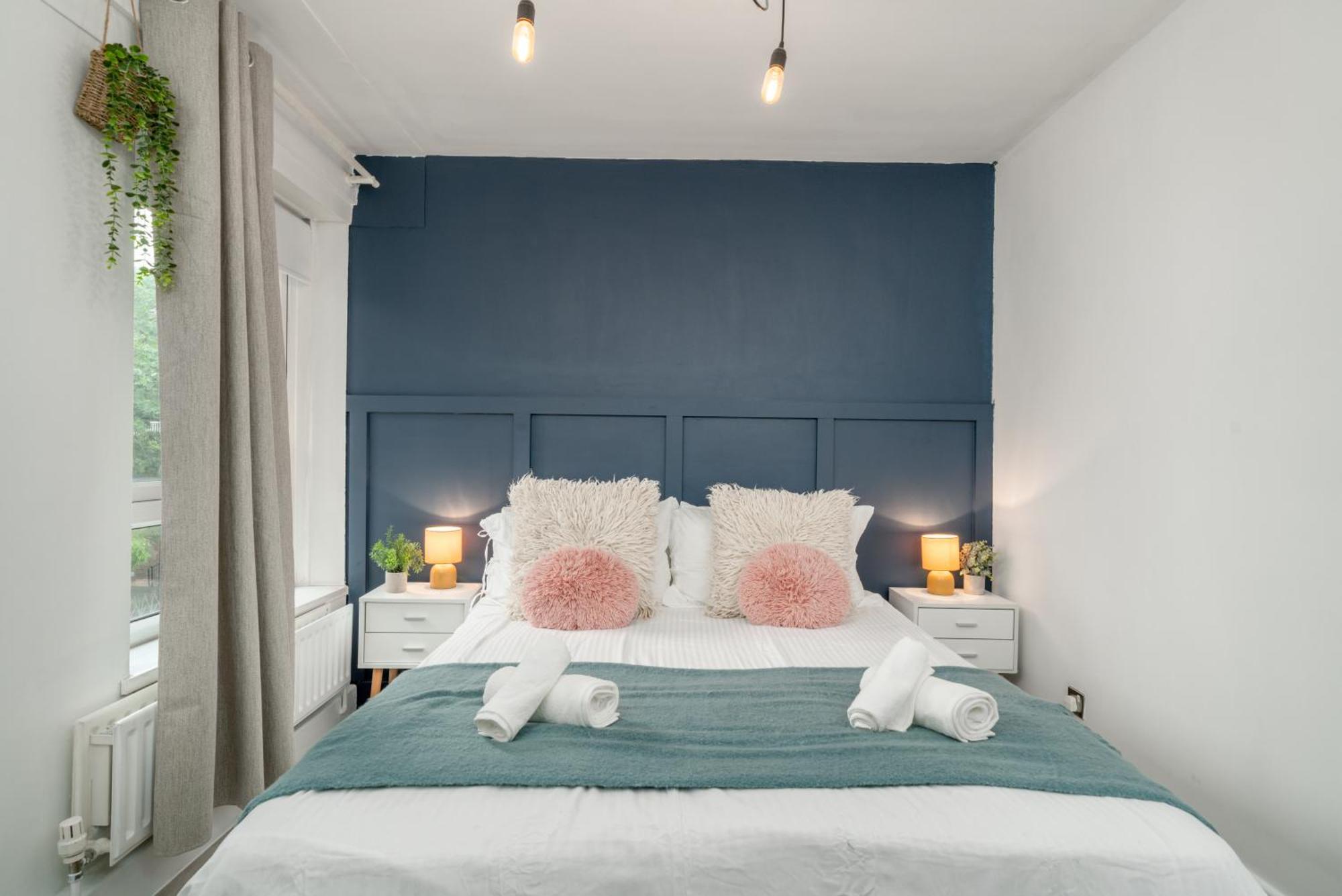 Modern & Spacious Canary Wharf Apartment, Prime Location, Balcony, Near O2, Excel, Airport & Greenwich Appartamento