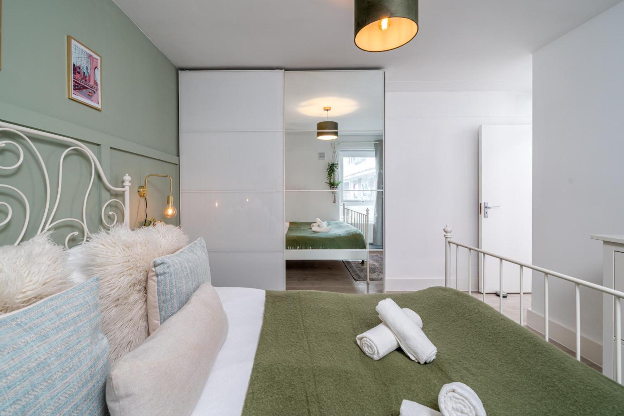 Modern & Spacious Canary Wharf Apartment, Prime Location, Balcony, Near O2, Excel, Airport & Greenwich Appartamento *