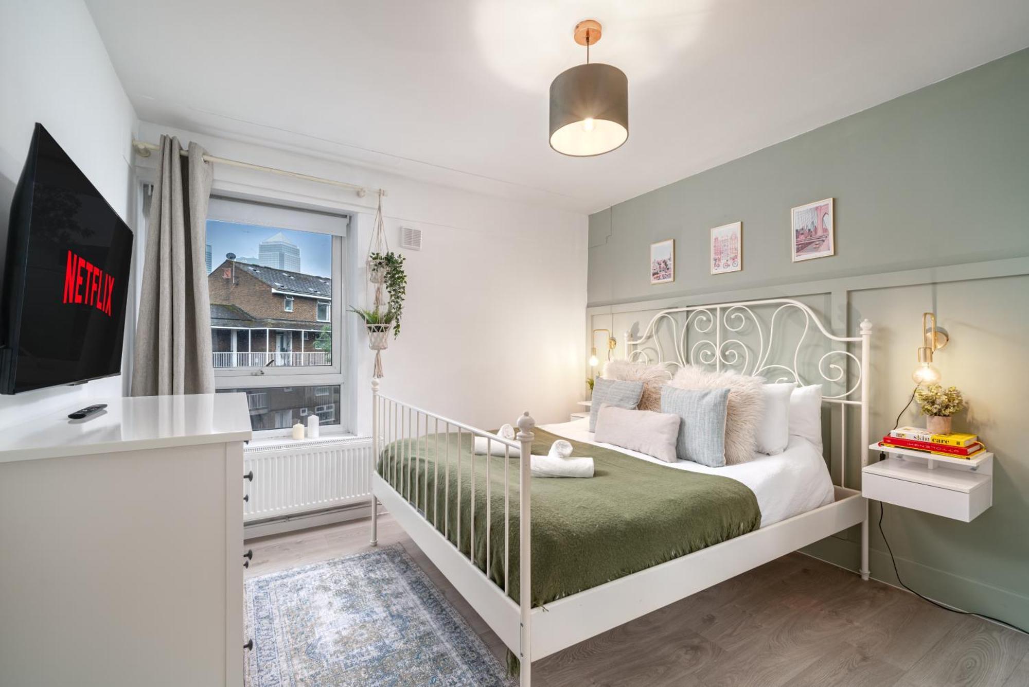 Modern & Spacious Canary Wharf Apartment, Prime Location, Balcony, Near O2, Excel, Airport & Greenwich Appartamento