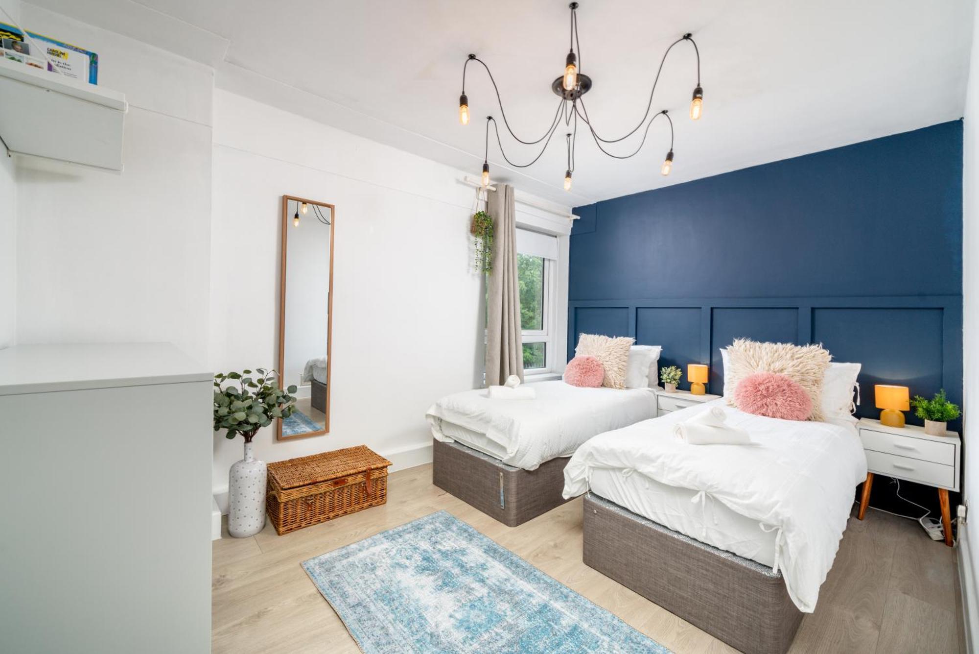 Modern & Spacious Canary Wharf Apartment, Prime Location, Balcony, Near O2, Excel, Airport & Greenwich Londra